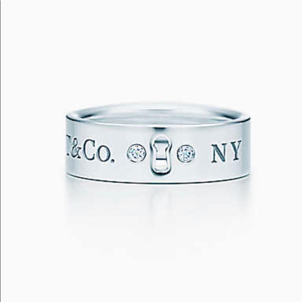 Last one)Beautiful Tiffany Lock ring with diamonds
